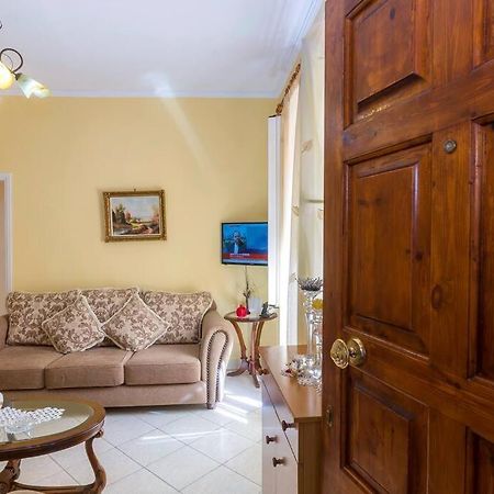 Ria'S Apartment In Corfu Town Exteriör bild
