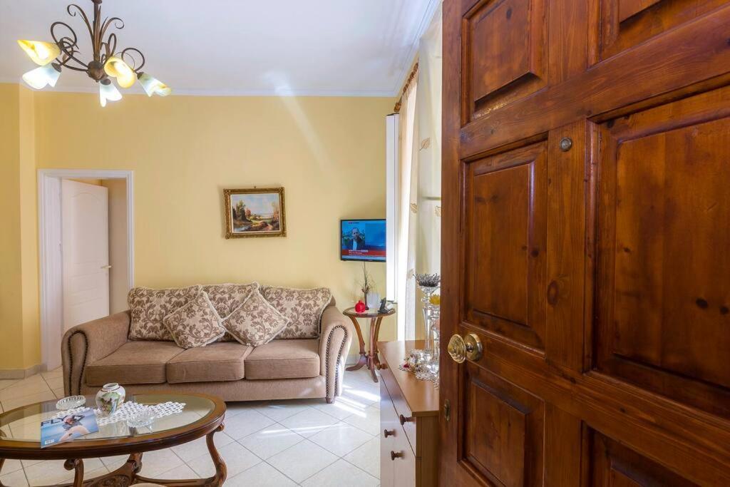 Ria'S Apartment In Corfu Town Exteriör bild